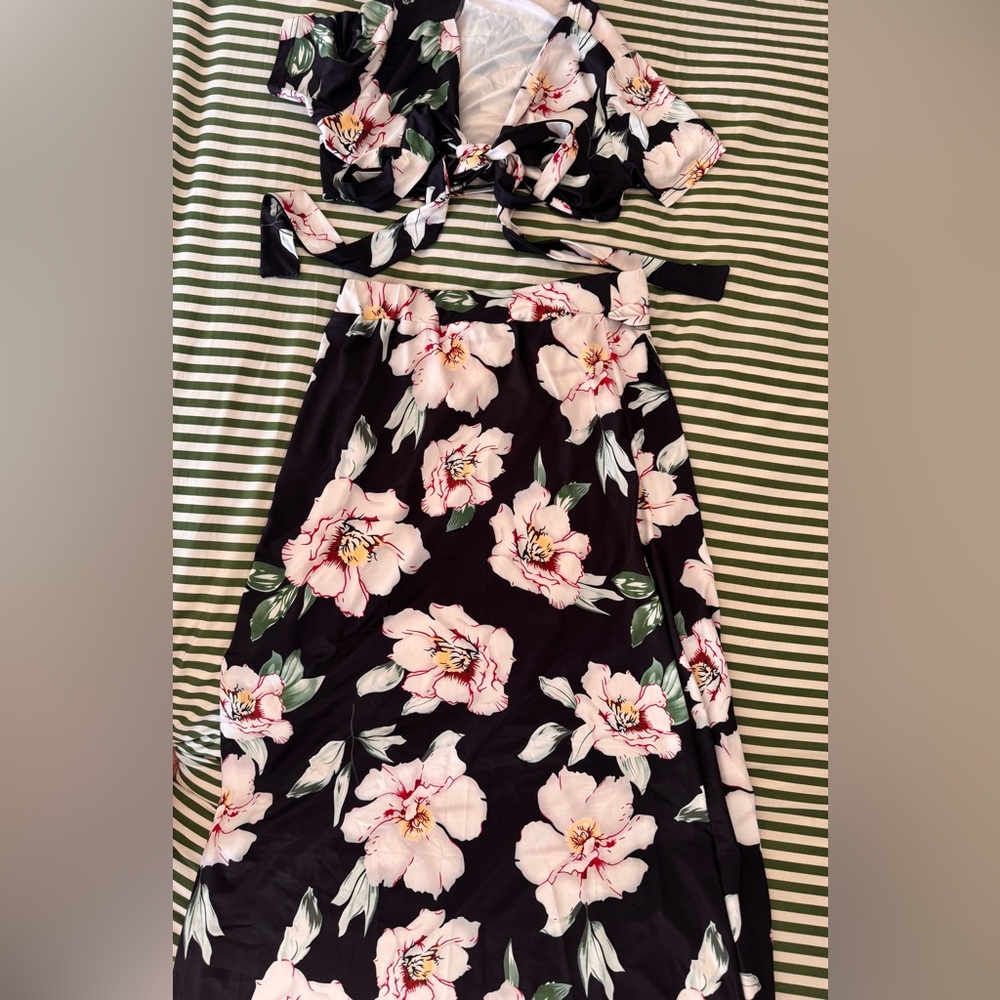 Floral Two-Piece Set with Black and Pink perfect for your next vacay!
